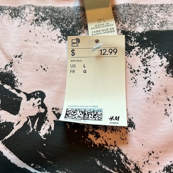 H&M Graphic Tshirt - Picture 5 of 5